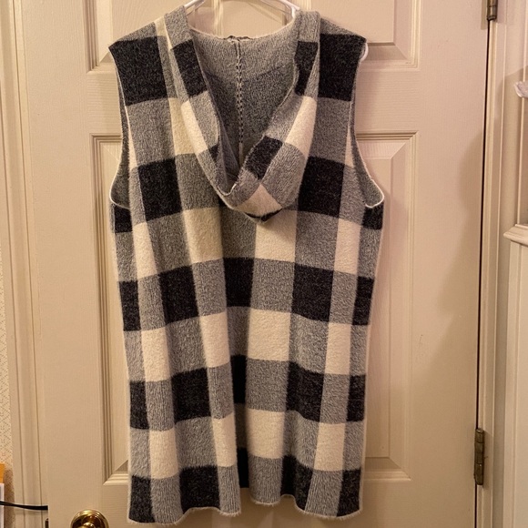 Evolution Long Cardigan Sleeveless Buffalo Plaid Black Gray White Fluffy SZ XL - Picture 8 of 11
